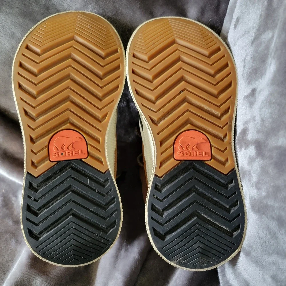 Sorel Out N About Classic Boots Kids Size 3 Tan Black Excellent Waterproof